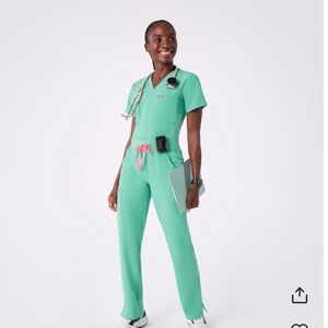 Figs Surgical Green Kade Cargo Scrub Pants